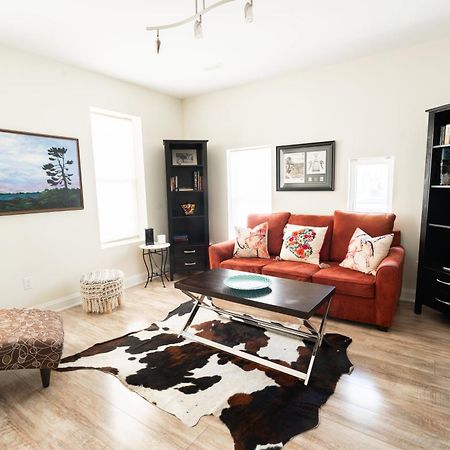 Spacious 3 Bedroom Apartment In Heart Of Niagara Thorold Экстерьер фото
