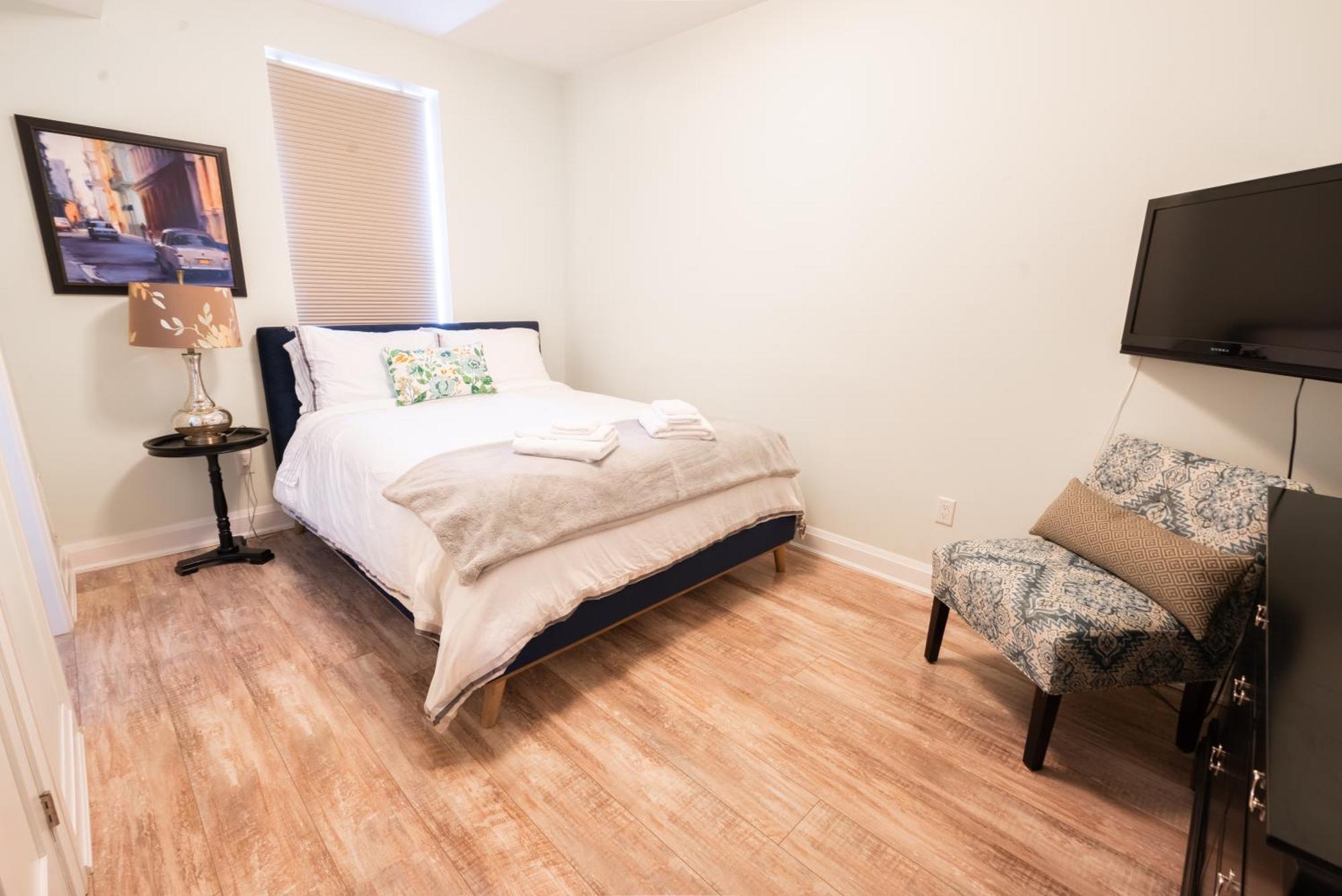 Spacious 3 Bedroom Apartment In Heart Of Niagara Thorold Экстерьер фото