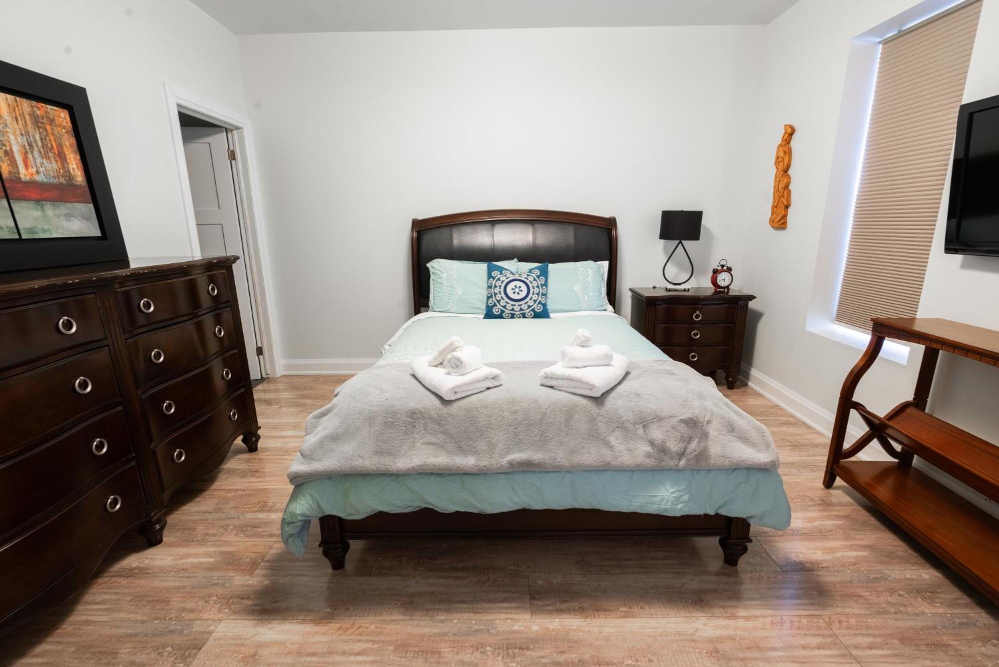 Spacious 3 Bedroom Apartment In Heart Of Niagara Thorold Экстерьер фото